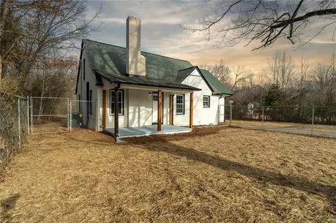 4233 Old High Point St, Randleman, NC 27317
