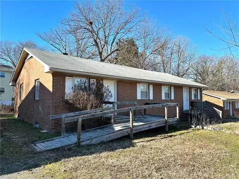 1719 Hunter St, Thomasville, NC 27360