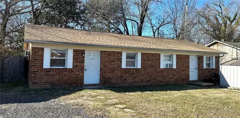 2123 Hunter St, Thomasville, NC 27360