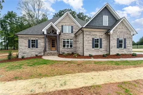 7710 Dovefield Dr, Stokesdale, NC 27357