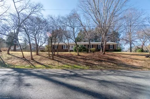 1309 Knightwood Dr, Greensboro, NC 27410