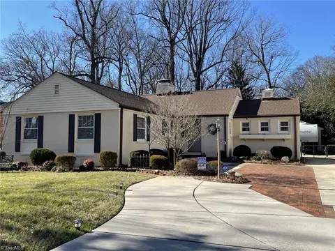 109 Brentwood Rd E, Greensboro, NC 27403