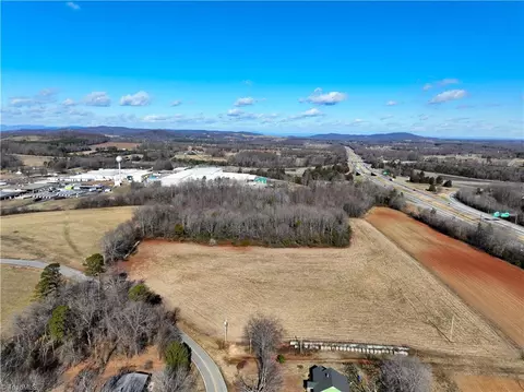 000 Burgess Rd, Hamptonville, NC 27020