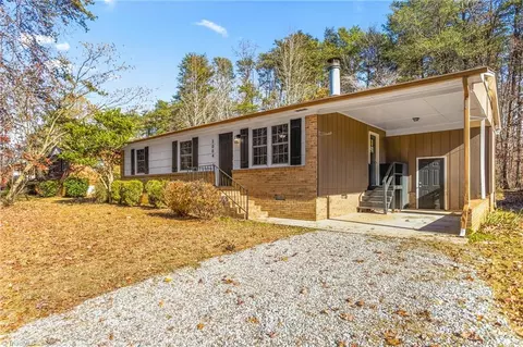 3004 Karlingdale Dr, Greensboro, NC 27455