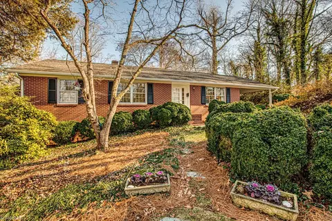 205 Longwood Dr, Winston Salem, NC 27104