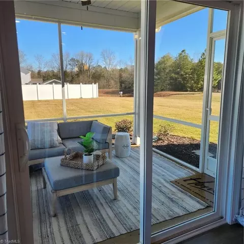 2408 Seagull Pt, High Point, NC 27265 photo 11