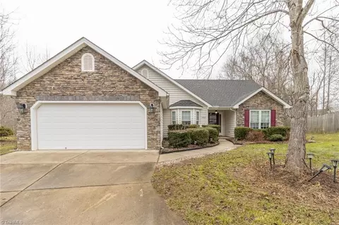 3905 Pepperbush Dr, Greensboro, NC 27405