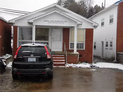 51 Doughton St E, Sparta, NC 28675