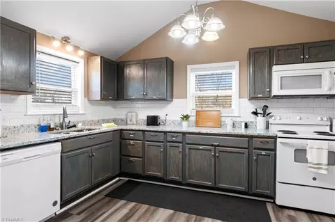 400 Oakview Rd, High Point, NC 27265 photo 8