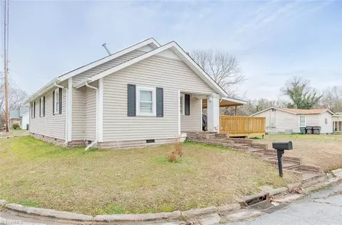 515 Lincoln St, Thomasville, NC 27360