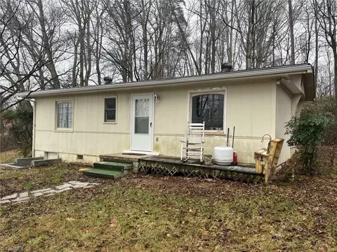 159 Draughn St, Mount Airy, NC 27030