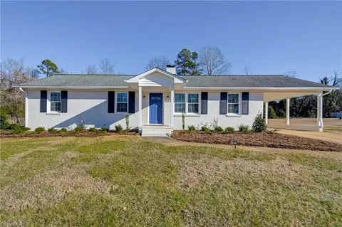 109 Queensbury Rd, Winston Salem, NC 27104