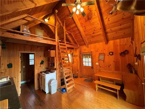 203 Eagle Nest Rd, Purlear, NC 28665 photo 5