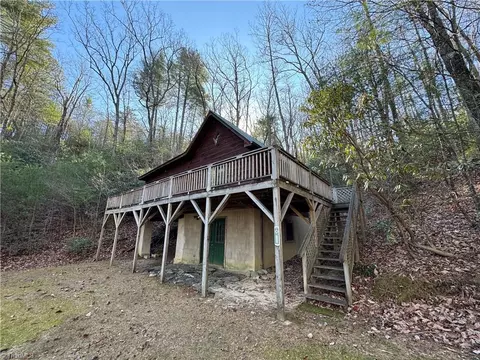203 Eagle Nest Rd, Purlear, NC 28665 photo 2