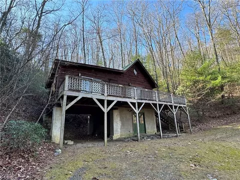 203 Eagle Nest Rd, Purlear, NC 28665 photo 3