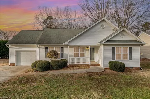 1190 Burke Park Ln, Winston Salem, NC 27103