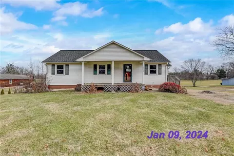 477 Pleasant Acre Dr, Mocksville, NC 27028