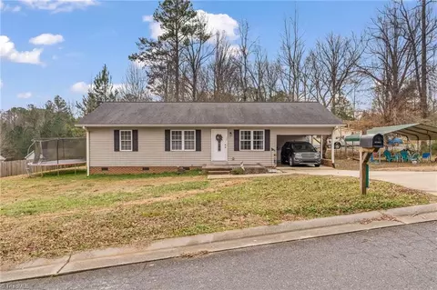 305 Admiral Dr, Ramseur, NC 27316