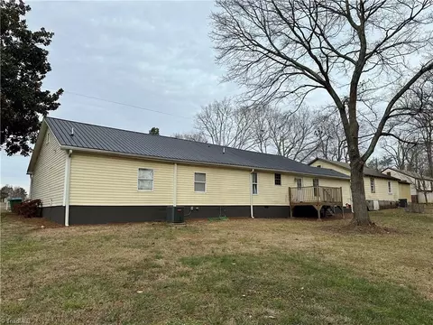 368 Salisbury St E, Denton, NC 27239 photo 2