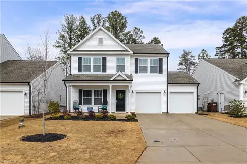 125 Centerpiece Dr, High Point, NC 27265