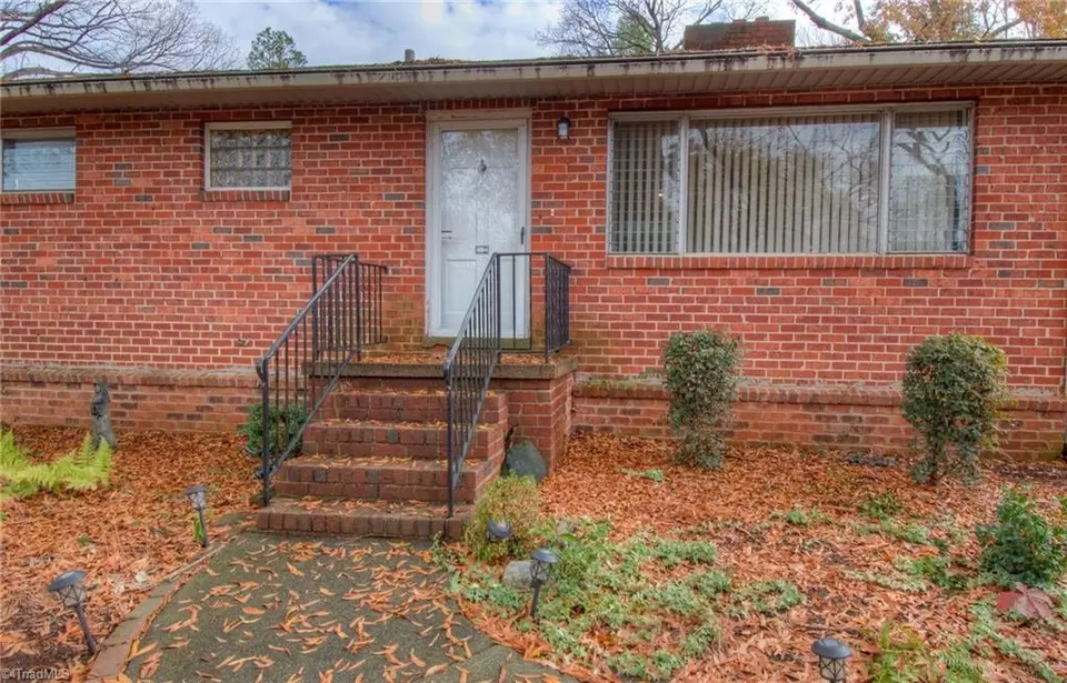  4339 Old Town Dr, Winston Salem, NC 27106 photo 3