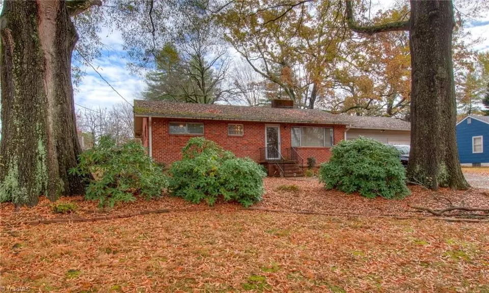  4339 Old Town Dr, Winston Salem, NC 27106 photo 2