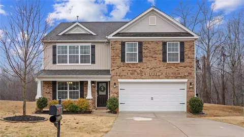 6697 Ridge Bluff Dr, Rural Hall, NC 27045
