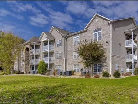 7104 Friendly Ave, Greensboro, NC 27410
