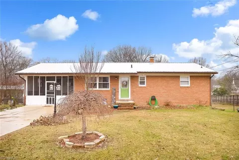 1020 Holly Hill Rd W, Thomasville, NC 27360
