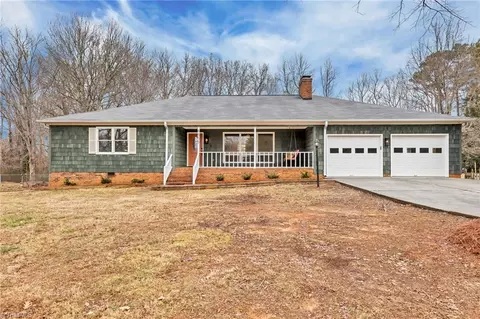 6455 White Pines Ln, Pfafftown, NC 27040