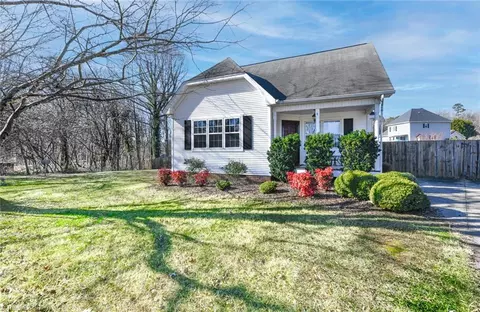 135 Lowery Mill Ln, Winston Salem, NC 27101