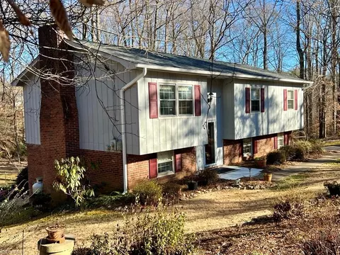 122 High Oak Ct, Pinnacle, NC 27043