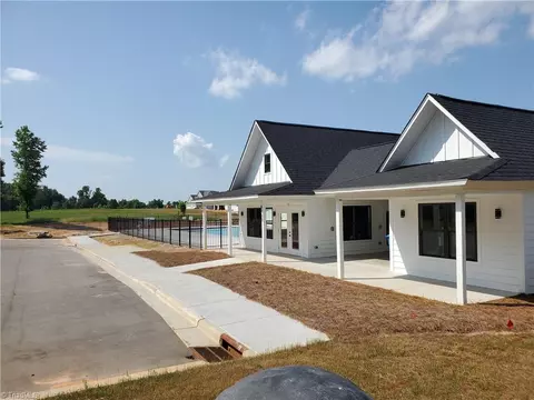 2012 Bob Jessup Dr, Greensboro, NC 27455 photo 2