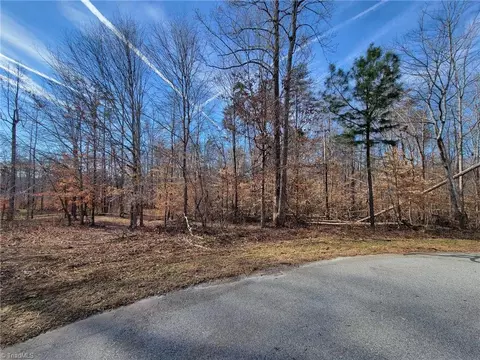7705 Canter Ct, Oak Ridge, NC 27310