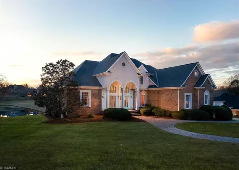 2827 Brennen Ln, High Point, NC 27262