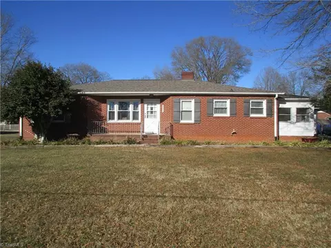 301 Wall St W, Rural Hall, NC 27045
