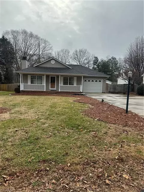 2002 Sunrise Cir, Lexington, NC 27295