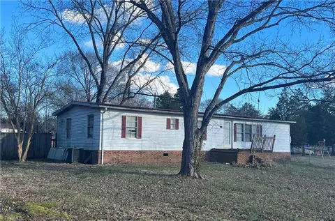 3722 Carole Dr, Sophia, NC 27350