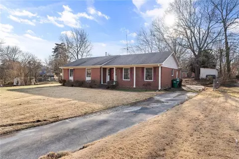 3103 Woodview Dr, High Point, NC 27265