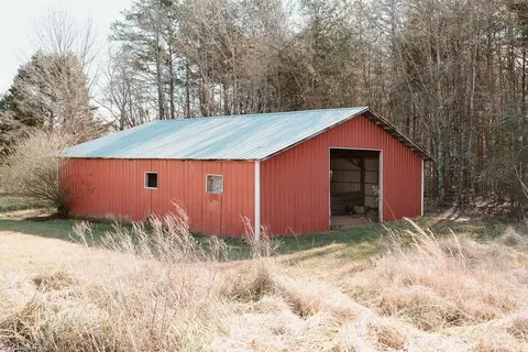 1055 Hamlin Ford Rd, Dobson, NC 27017 photo 3