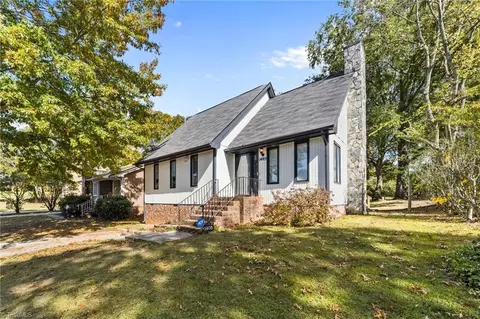 1405 Pear Tree Ln, Greensboro, NC 27401