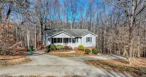 4259 Forest Manor Dr, Trinity, NC 27370