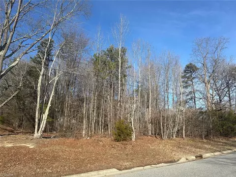 1039 Springfield Rd E, High Point, NC 27263 photo 3