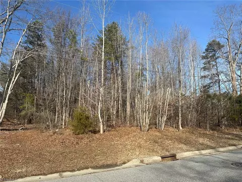 1039 Springfield Rd E, High Point, NC 27263