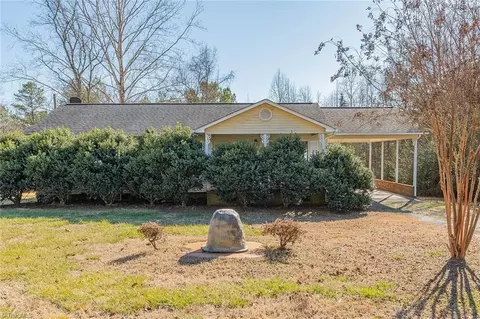 4213 Waynick Meadow Rd, Asheboro, NC 27205