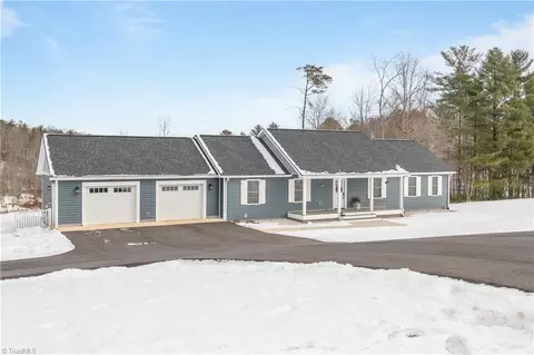 545 NE Christiansburg Pike, Floyd, VA 24091