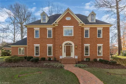 2 Loch Ridge Ct, Greensboro, NC 27408