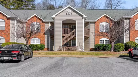 2640 Ingleside Dr #2D, High Point, NC 27265