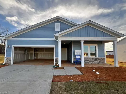 125 Palomino Dr, King, NC 27021
