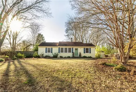 3415 Cloverdale Dr, Greensboro, NC 27408